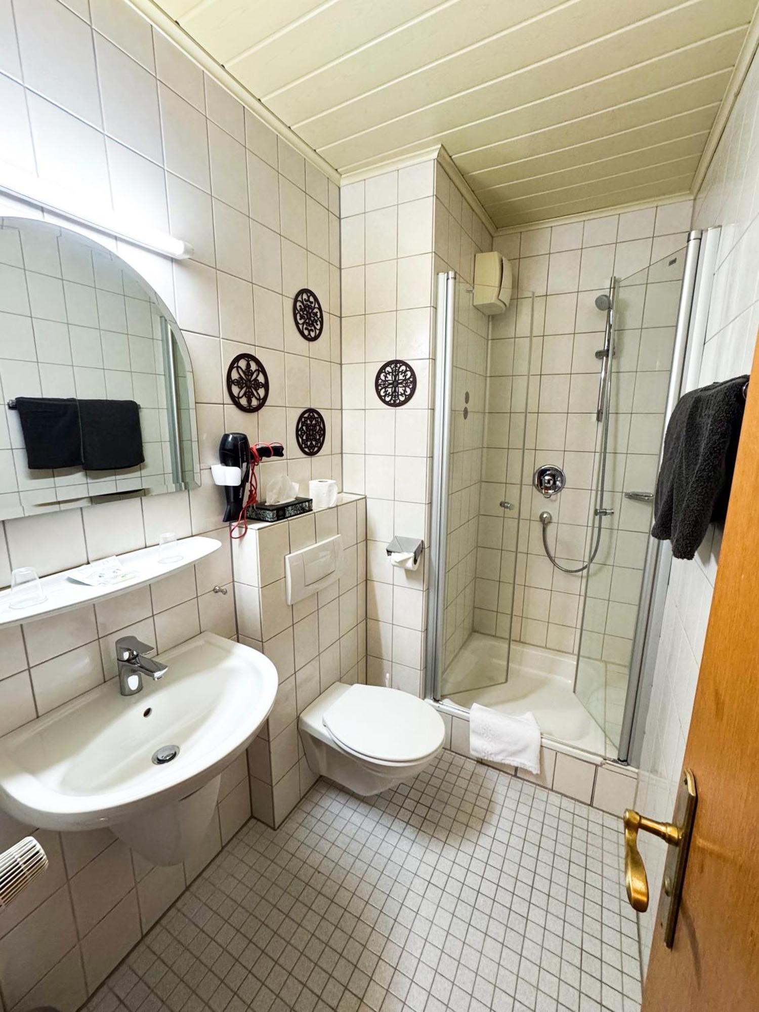 Hotel Guelser Weinstube Koblenz  Ngoại thất bức ảnh
